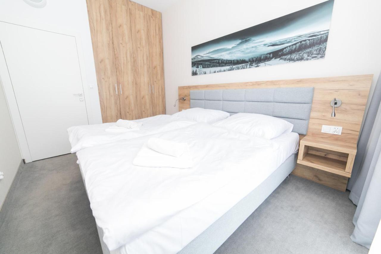 سيينا Ms-Apart Apartamenty Przy Stoku Mountain View - Czarna Gora المظهر الخارجي الصورة
